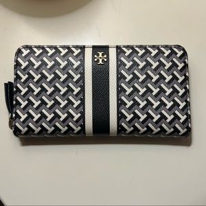 TORY BURCH WALLET  large zip around t zag continental wallet